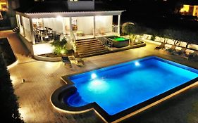 Sunset Villa By Laranjal Rentals